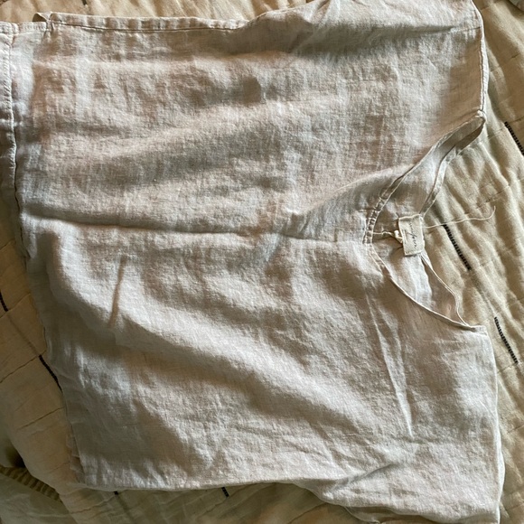 Uniform 100% linen top - Picture 2 of 3